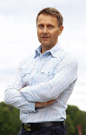 Reidar Nygård er typograf, konsulent og programmerer med egen bedrift siden 1994. I løpet av de siste 20 årene har han holdt mer enn 600 kurs. Han er eneste Adobe-sertifiserte instruktør (ACI) utenfor Oslo i verktøyene Adobe Photoshop, Adobe InDesign og Adobe Illustrator. For tiden norges eneste Adobe Community Professional.